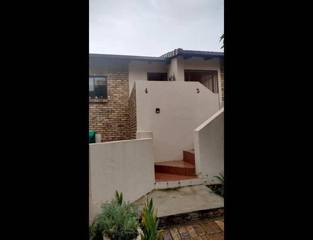 2 BEDROOM TOWNHOUSE FOR SALE IN RANGE VIEW